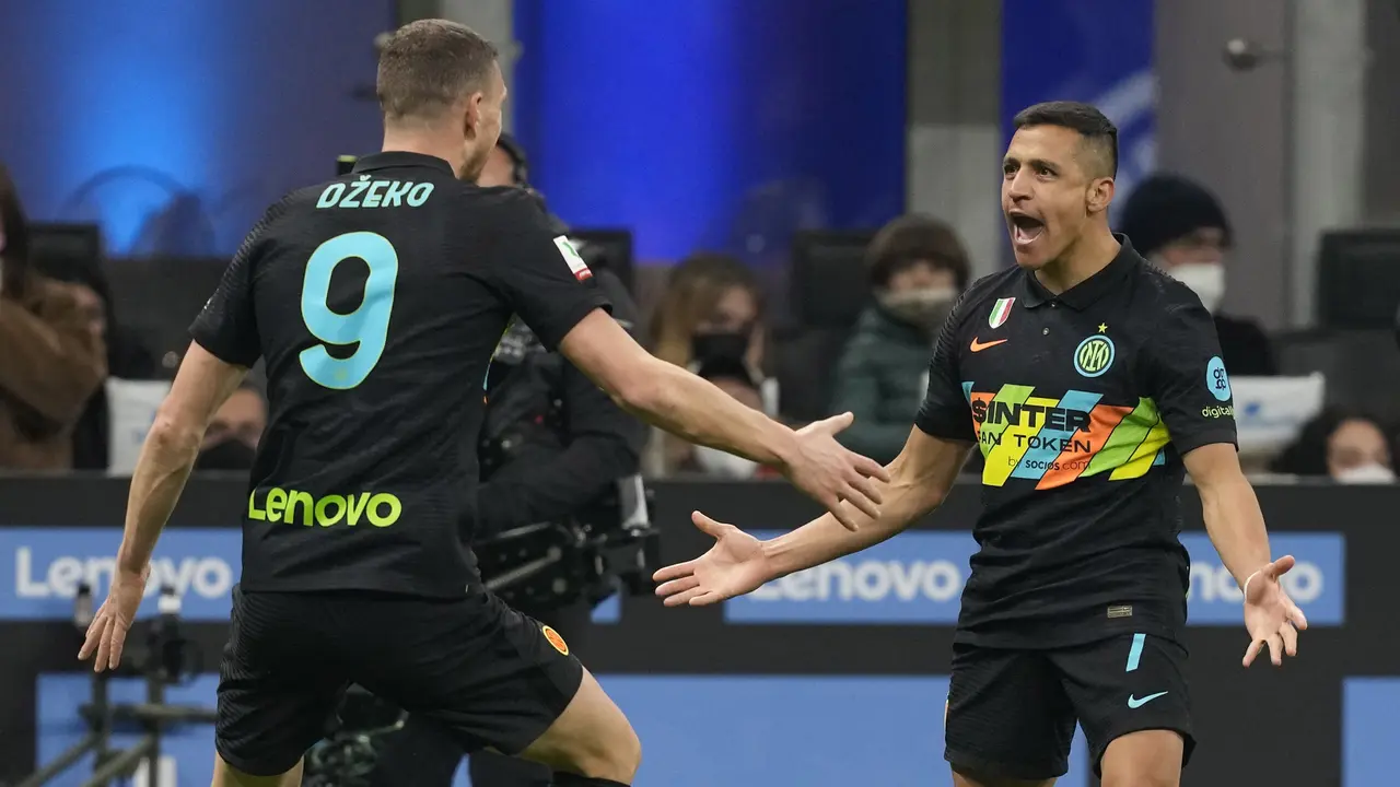 Foto: Respek Mourinho untuk Fans Inter dan Gol Tanpa Selebrasi Edin Dzeko di Perempat Final Coppa Italia