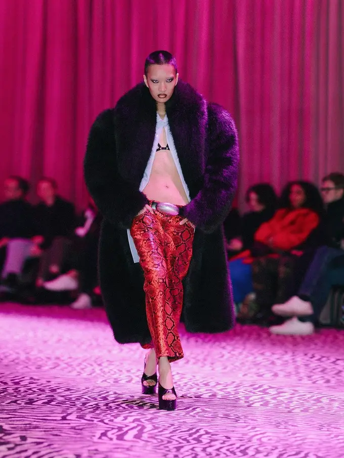 Alexander Wang Kembali Muncul di NYFW Pasca Skandal Pelecehan Seksual, Tuai Kecaman dan Dukungan