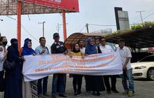 Warga Kelas Bawah Jakarta Bawa Ayam Jago, Minta PKS Konsisten Dukung Anies