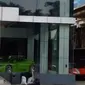 Showroom Lamborghini yang ditembak orang tak dikenal di Jalan TB Simatupang, Cilandak, Jakarta Selatan. (Liputan6.com/Putu Merta Surya Putra)