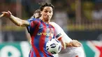 Penyerang Barcelona, Zlatan Ibrahimovic beraksi di laga Piala Super Eropa menghadapi Shakhtar Donetsk pada 28 Agustus 2009 di Stade Louis II di Monaco. AFP PHOTO/VALERY HACHE
