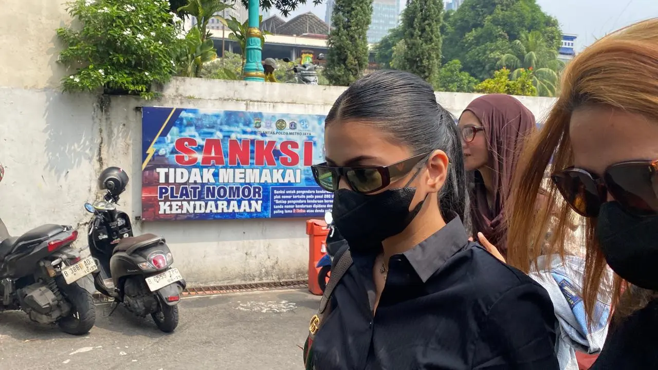 Ratu Sofya Laporkan Produser Film ke Polda Metro Jaya Atas Dugaan Pencemaran Nama Baik