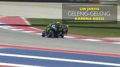 Berita video insiden yang membuat Valentino Rossi kena penalti 0,3 detik di MotoGP Austin, Amerika Serikat,  pada Minggu (24/4/2017). Insiden tersebut juga membuat bos tim Movistar Yamaha, Lin Jarvis, sampai geleng-geleng kepala. Seperti apa insiden ...