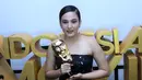 Koleksi piala dari akting yang diperankan oleh Chelsea Islan bertambah satu. Beberapa hari lalu, Chelsea Islan dinobatkan sebagai Pemeran Wanita Pendukung Terbaik dalam ajang penghargaan Indonesian Movie Actors Awards 2017 (IMA). (Nurwahyunan/Bintang.com)