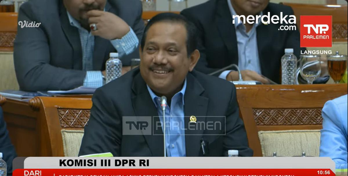 Satu Ruangan DPR Tepuk Tangan, Pensiunan Pati Polri 'Colek' Bintang Tiga Buat Promosikan Brigjen