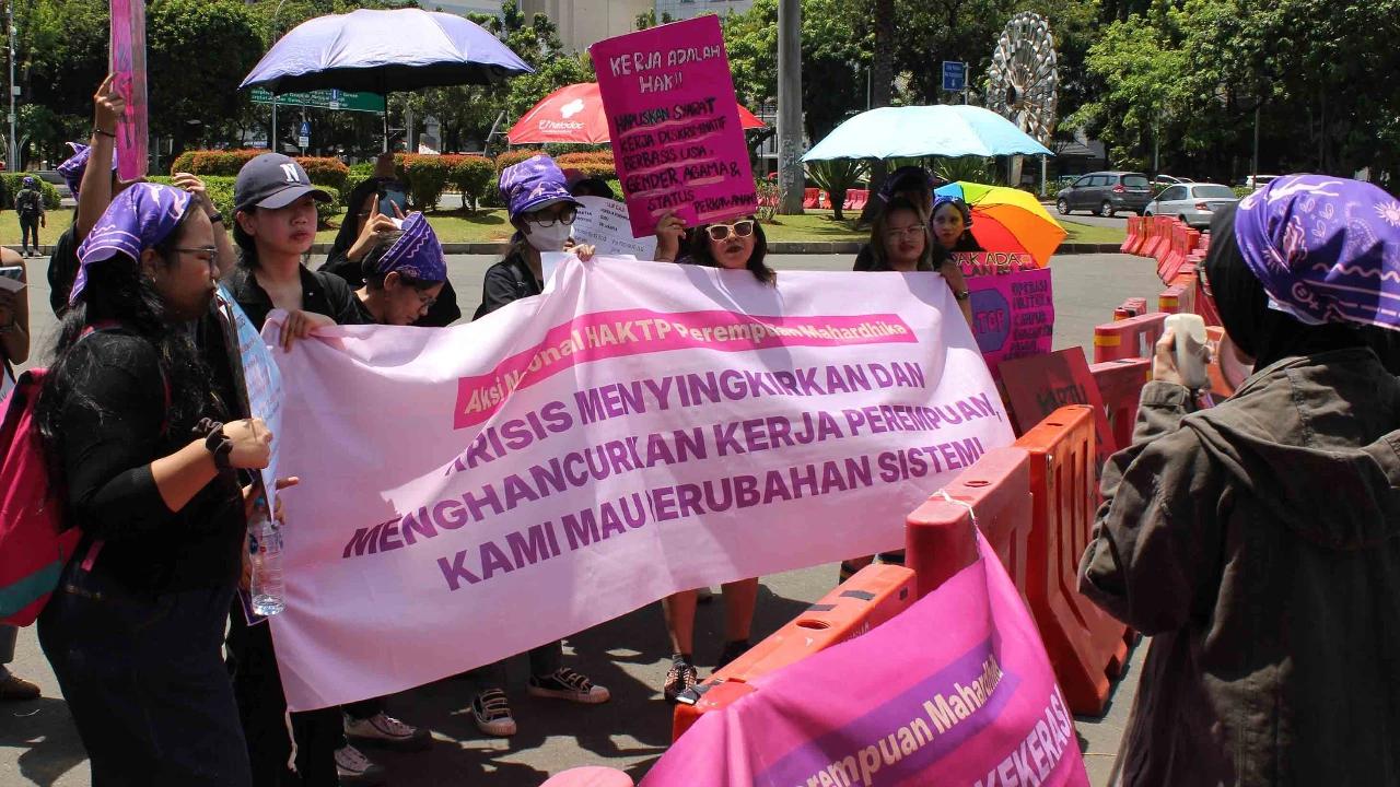 FOTO: Aksi Peringatan HAKTP Serentak Serukan Perlindungan Perempuan dan Aktivis
