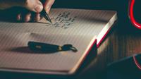 Ilustrasi menulis, puisi, pantun. (Photo by Infralist.com on Unsplash)