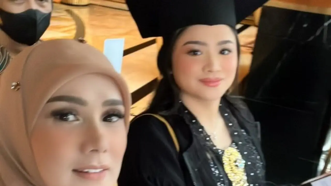 Tiarani Savitri anak Mulan Jameela wisuda S1 (Foto: instagram @mulanjameela1)