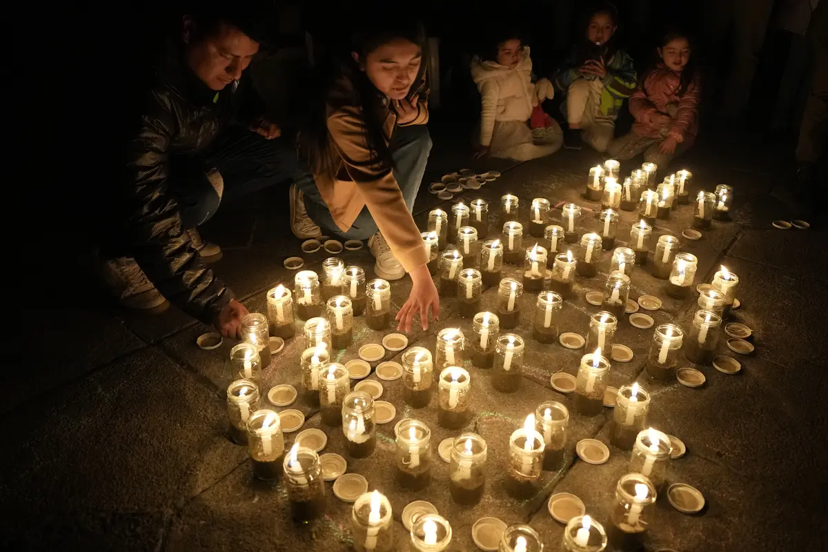 Peringatan Earth Hour 2023 di Penjuru Dunia