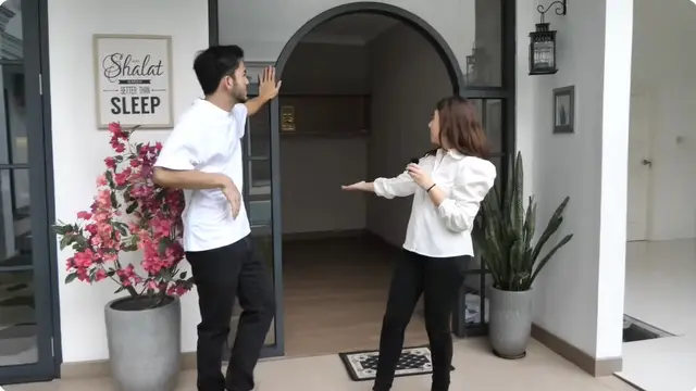 8 Potret Sudut Rumah Rizky Nazar Bergaya American Style, Dilengkapi Kolam Renang