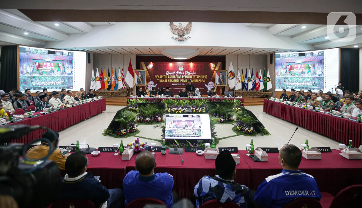 "Ada 203.056.748 DPT dalam negeri dan 1.750.474 DPT  luar negeri," kata Betty. (Liputan6.com/Faizal Fanani)