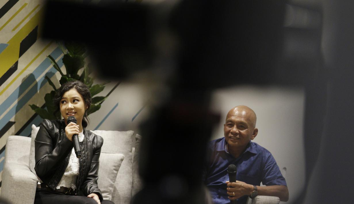 Atlet berkuda Indonesia, Ivana Putri Santosa, memberi keterangan saat konpers di FX Sudirman, Jakarta, Jumat (8/11). Ivana mendapat kesempatan untuk tampil pada Asian Equestrian Federation (AEF) di Qatar pada 2020. (Bola.com/M Iqbal Ichsan)