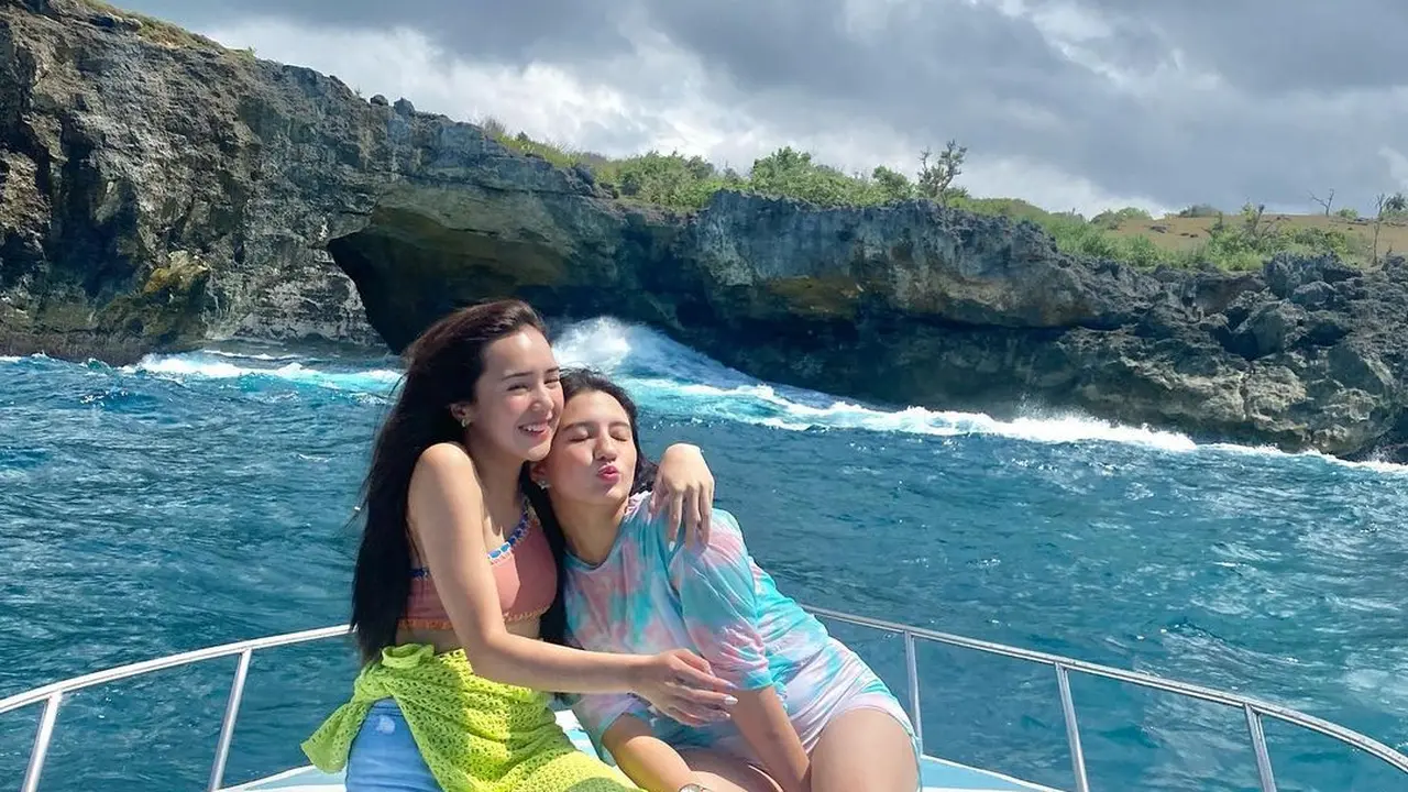 Beby Tsabina dan Cassandra Lee