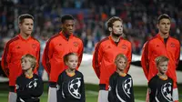 BELA - Daley Blind membela pelatih Timnas Belanda yang juga merupakan ayahnya, Danny Blind, dari hujatan. (Reuters / Carl Recine)