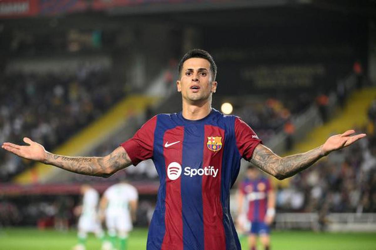 Barcelona Resmi Pulangkan Joao Cancelo, Kembali Gunakan Nomor Punggung 2