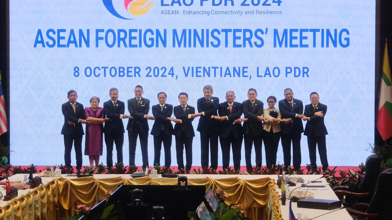 Pertemuan para Menteri Luar Negeri ASEAN jelang KTT ASEAN di Vientiane, Laos (8/10/2024). (dok. Kemlu RI)
