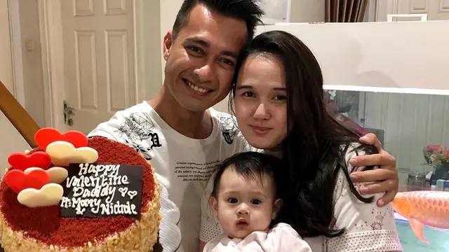 Istri Hamil Anak Ke-2, Ini 6 Potret Keluarga Kecil Eza Gionino dan Meiza Aulia