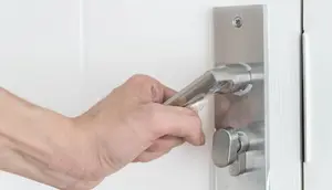 6 Penyebab Seseorang Selalu Mengecek Kunci Pintu dan Kompor Berkali-kali Sebelum Tidur, Ini Penjelasan Medisnya