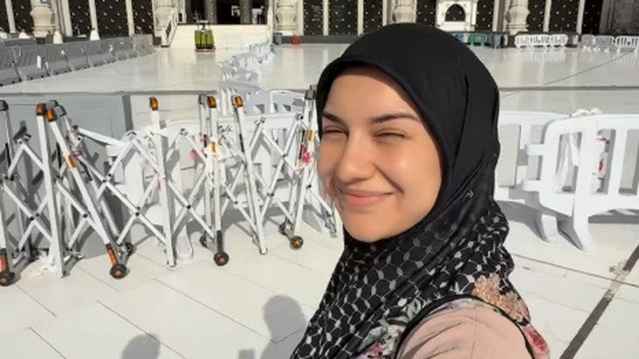 Berangkat Haji, Potret Irish Bella Sudah Berada di Tanah Suci - Didoakan Lancar dan Mabrur