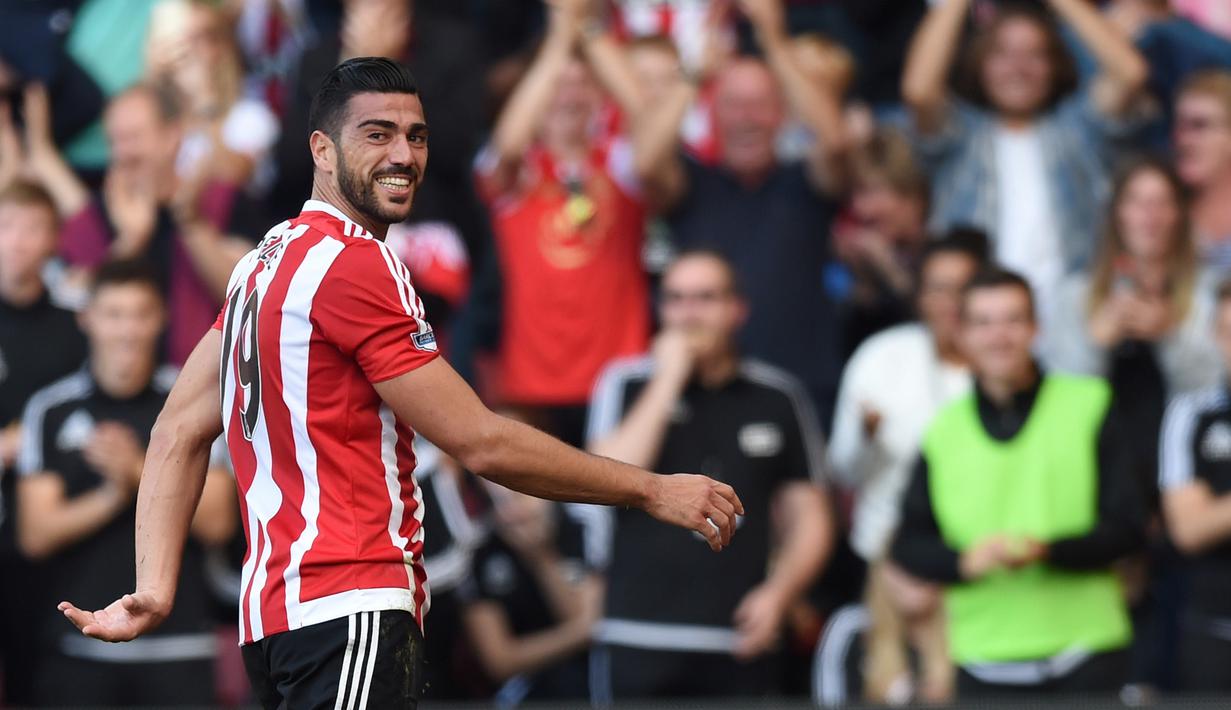 Ekspresi Graziano Pelle setelah mencetak gol pertama ke gawang MU dalam lanjutan Liga Premier Inggris di Stadion St. Mary, Southampton, Minggu (20/9/2015). (Action Images via Reuters/Tony O'Brien)