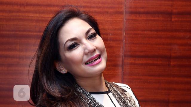 [Bintang] Nia Daniaty