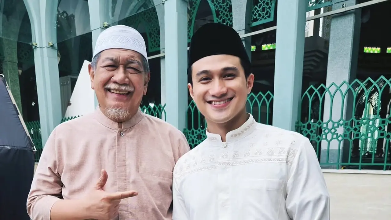 Deddy Mizwar dan Lavicky Nicholas di balik layar Lorong Waktu Jilid 2. (Instagram/ lavicky.nicholas)