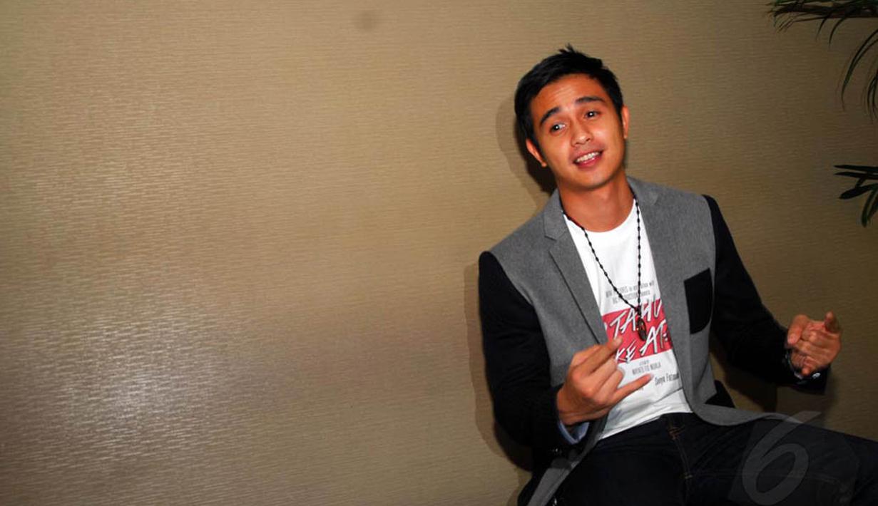 Gitaris The Junas Monkey itu juga merambah ke dunia layar lewat film "Di Bawah Lindungan Ka'bah", "Poconggg Juga Pocong", "My Last Love, "3 Pocong Idiot " dan "Slank Nggak Ada Matinya". (Liputan6.com/Miftahul Hayat)