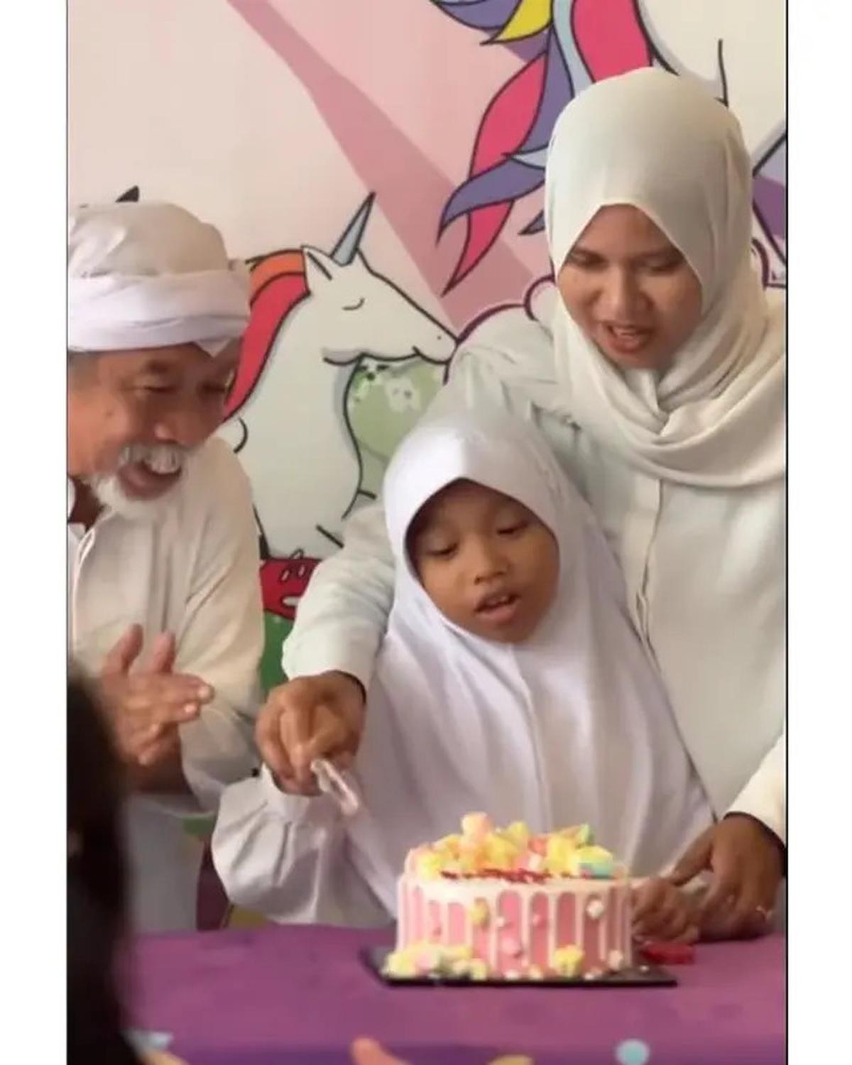 6 Potret Kenangan Pelawak Qomar 4 Sekawan dan Istri, Kerap Bikin Konten Bareng