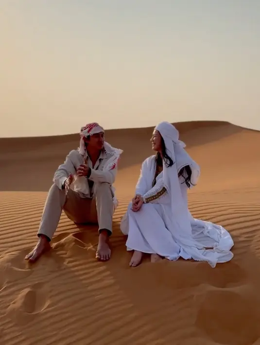 Felicya Angelista dan Caesar Hito liburan ke Dubai. Sejumlah momen selama berada di Uni Emirat Arab dibagikan di medsos dan disambut hangat netizen. (Foto: Dok. Instagram @hitocaesar)