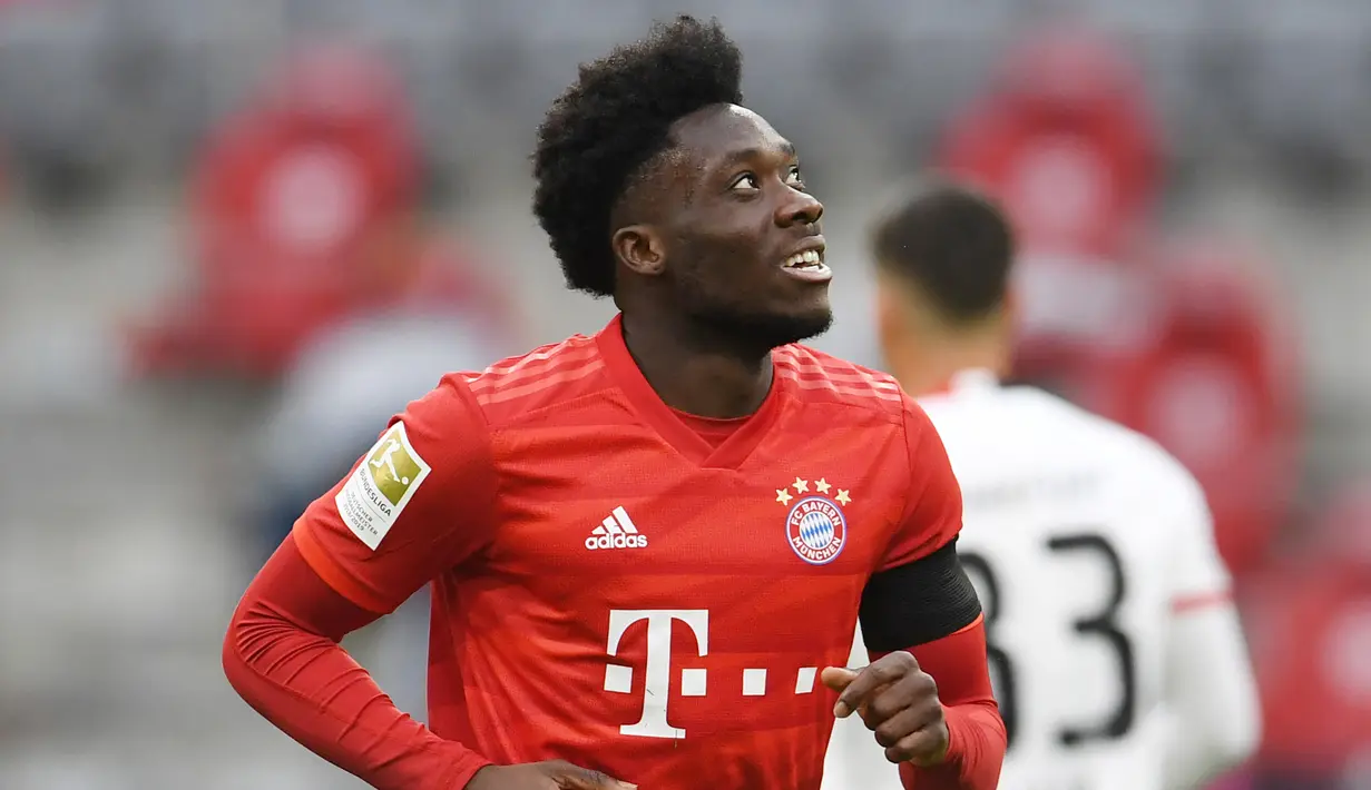 Alphonso Davies (50 juta euro) - Davies menjadi salah satu pemain andalan di lini pertahanan skuat Bayern Munchen saat ini. Bek berusia 19 tahun ini memimiliki nilai transfer mencapai 50 juta euro. (AFP/Andreas Geber)