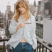 Style normcore, style dengan kesederhanaan yang keren (foto: Instagram/sukiwaterhouse)