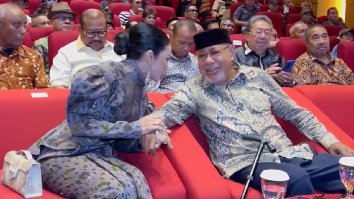 Enteng Tanamal Luncurkan Buku Biografi, Krisdayanti Kenang Momen Dibantu Urus Paspor ke Singapura