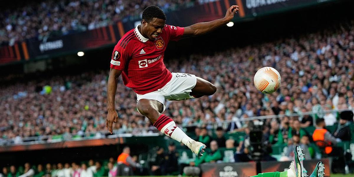 Ruud van Nistelrooy Konfirmasi Tyrell Malacia Segera Dapatkan Menit Bermain