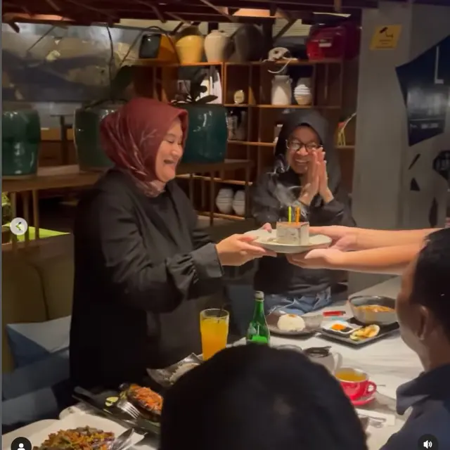 6 Potret Dul Jaelani di Perayaan Ultah Ibunda Tissa Biani, Sudah Akrab