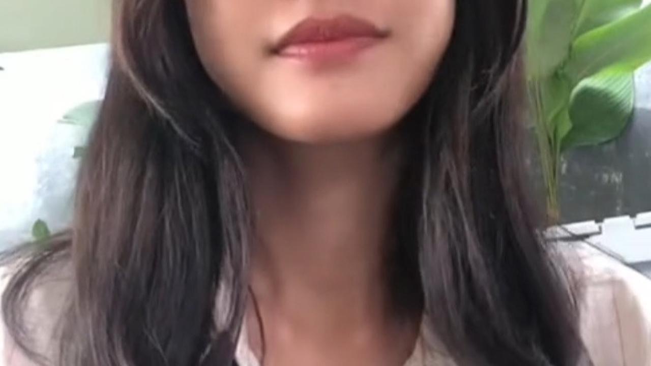 Wajah Klaudia dinilai paling mirip dengan Pevita saat tak banyak polesan make up. Ketika ia memilih bare face, publik sempat menyangka dirinya dalah Pevita yang sedang bermain role model peran.