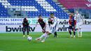 Striker Juventus, Cristiano Ronaldo, mencetak gol lewat tendangan penalti ke gawang Cagliari pada laga Liga Italia di Sardegna Arena, Minggu (14/3/2021). Juventus menang dengan skor 3-1. (Alessandro Tocco/LaPresse via AP)