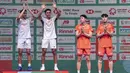 Ganda putra Indonesia Fajar Alfian dan Muhammad Shohibul Fikri merayakan kemenangan atas ganda putra Korea Selatan Kim Won-ho dan Seo Seung-jae usai pertandingan final ganda putra turnamen bulu tangkis Japan Open di Tokyo Gymnasium, Tokyo, pada 19 Juli 2026. (AFP/  Yuichi Yamazaki)