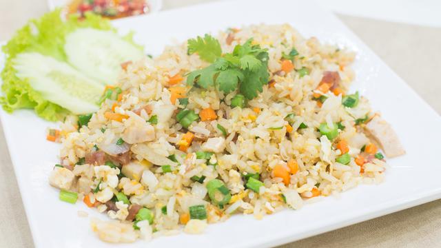 Jangan Langsung Dibuang! Begini Cara Mengolah Nasi Sisa Menjadi Nasi Goreng Sehat untuk Diet - Cover