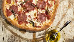 Ultah ke-50, Merek Pizza Beku Ini Bikin Adonan dengan 50 Topping