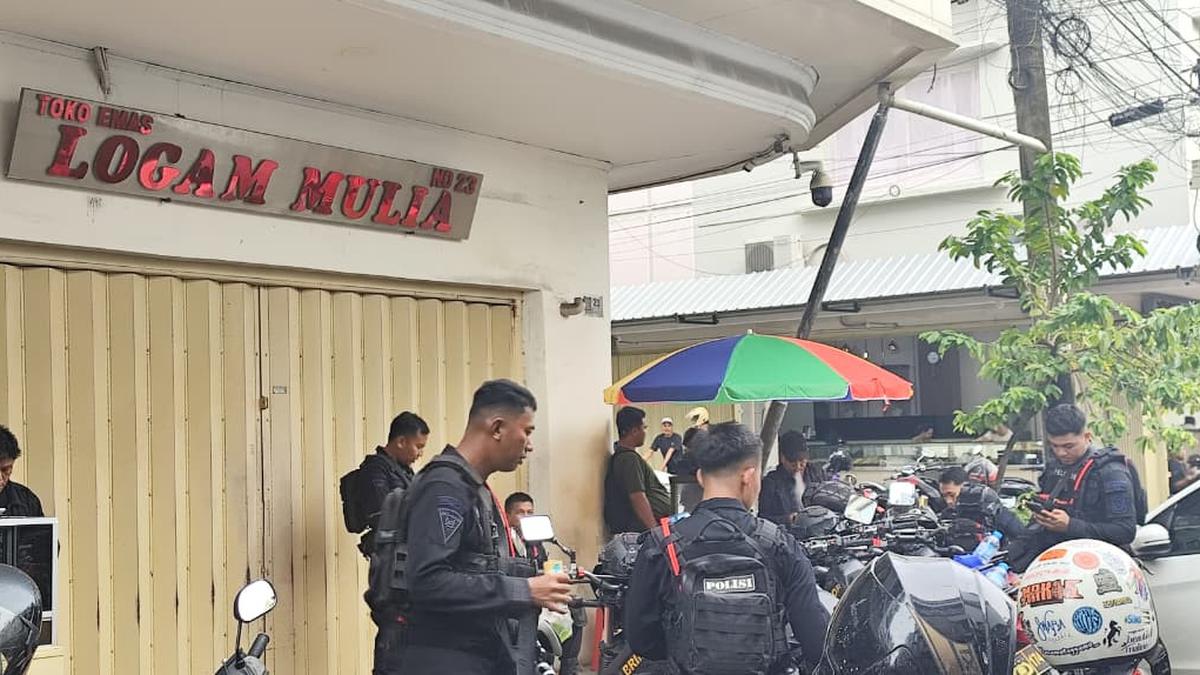 Aksi Nekat Emak-emak Bakar Toko Emas dan Bawa Kabur Perhiasan Senilai Rp 2 Miliar