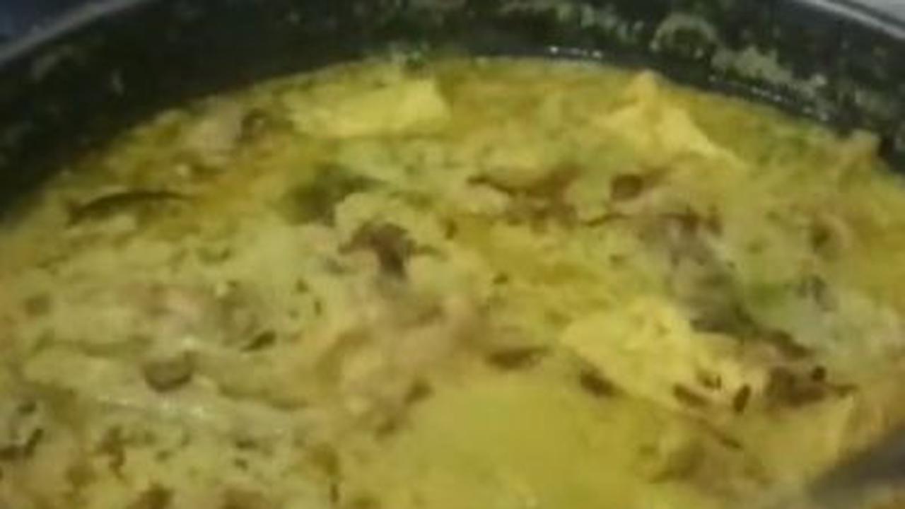 Masukkan Bumbu ke dalam Rebusan