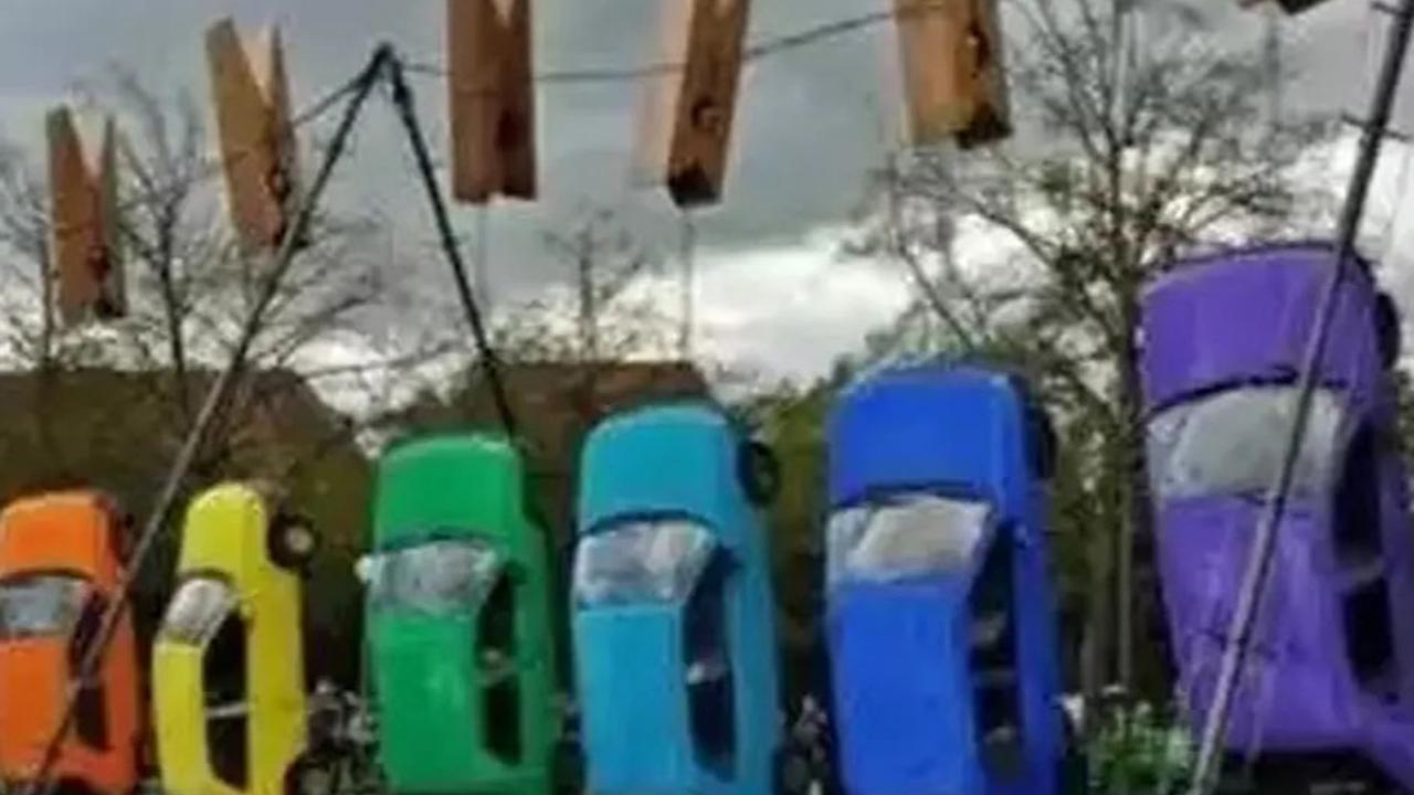 Seperti baju, mobil dijemur