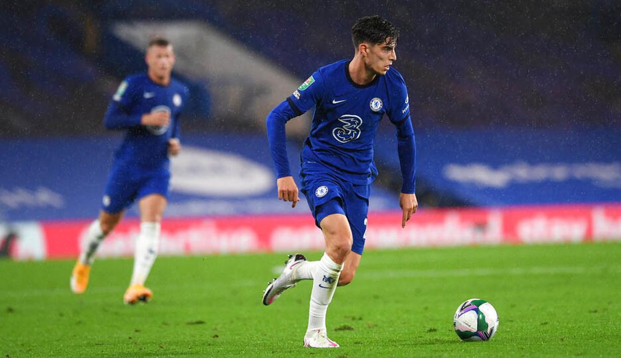 Pemain Chelsea, Kai Havertz, menggiring bola saat melawan Barnsley pada laga Piala Liga Inggris di Stadion Stamford Bridge, Kamis (24/9/2020). Chelsea menang dengan skor 6-0. (AP Photo/Neil Hall)