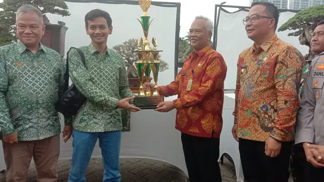 Plt. Bupati Gresik.