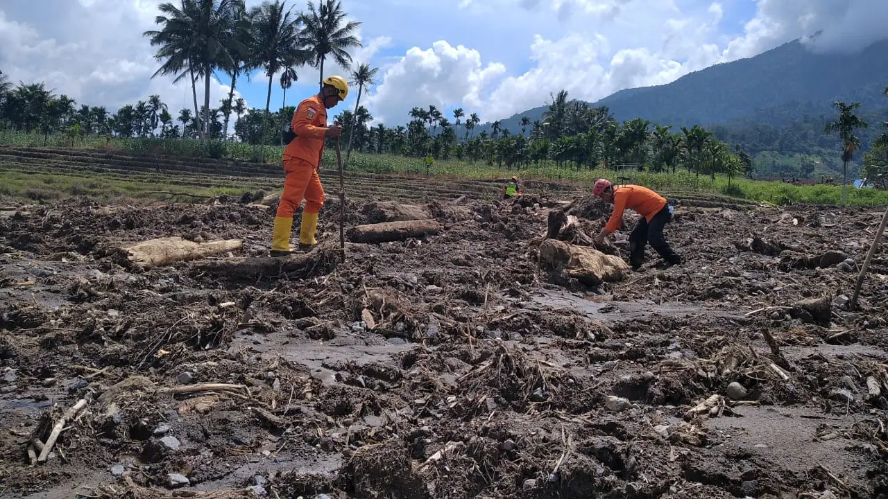 5 Korban Banjir Bandang Usai Gempa Pasaman Barat Masih dalam Pencarian