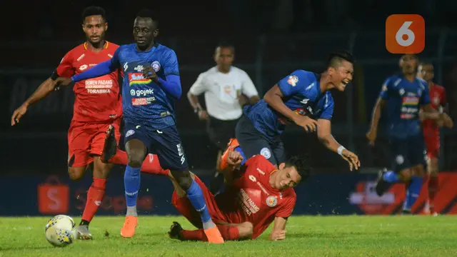 Arema vs Semen Padang
