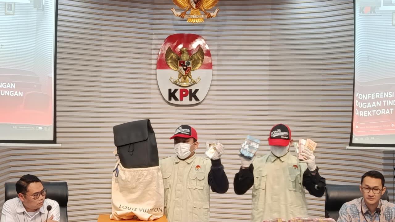 Bongkar Kasus Impor Bea Cukai, KPK Geledah Rumah di Ciputat dan Sita Rp5 Miliar