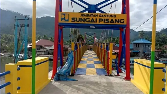 Kementerian PUPR selesa membangun Jembatan Gantung Sungai Pisang, Kecamatan Bungus Teluk Kabung di Kota Padang, Sumatera Barat. (Dok Kementerian PUPR)