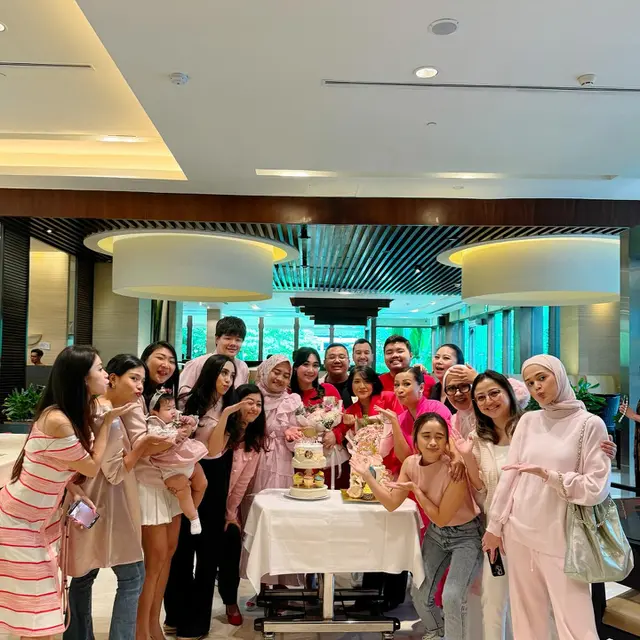 7 Momen Ultah Puput Nastiti Devi yang Ke-27, Rayakan Bersama Keluarga dan Sahabat