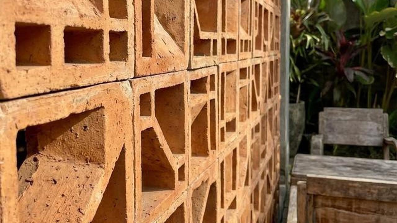 10 Desain Teras Minimalis Dengan Dinding Roster Agar Sirkulasi Udara Adem, Bikin Betah